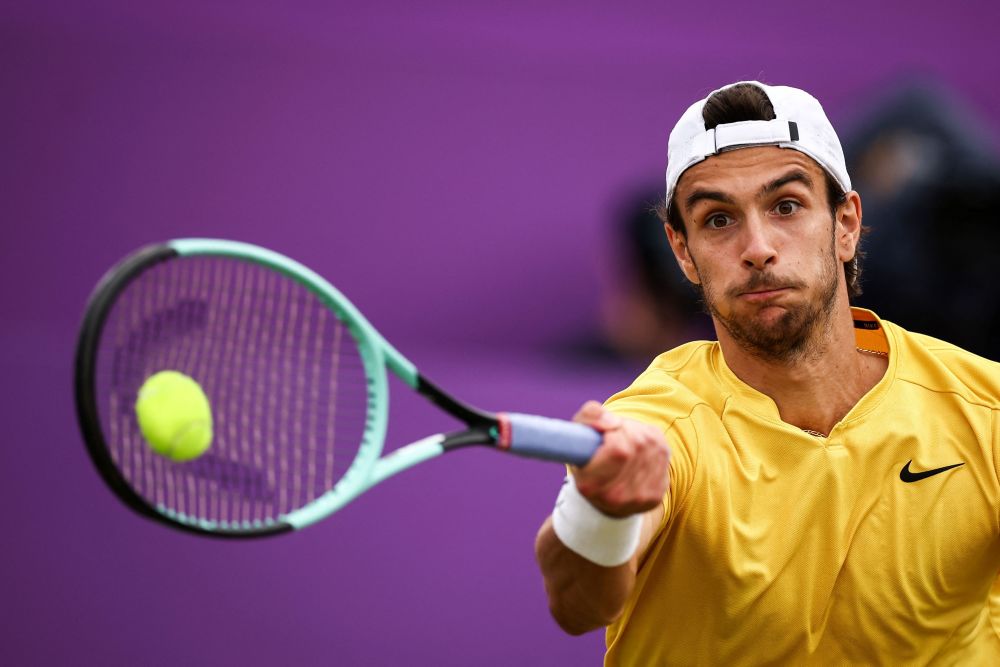 在篮板球争 在篮板球争